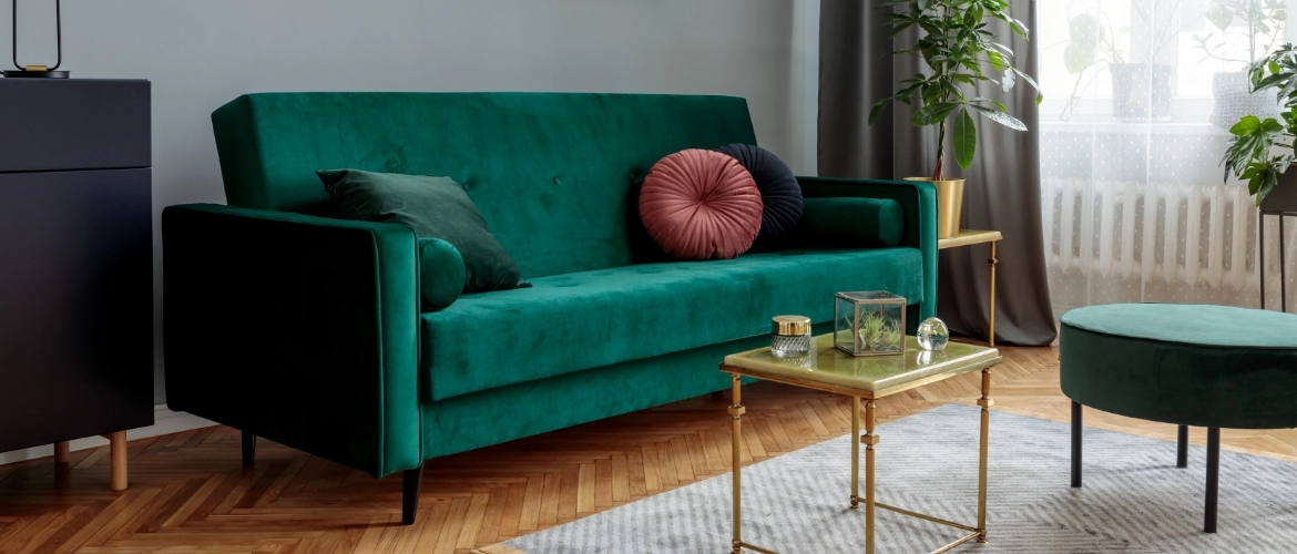 salon zielona sofa
